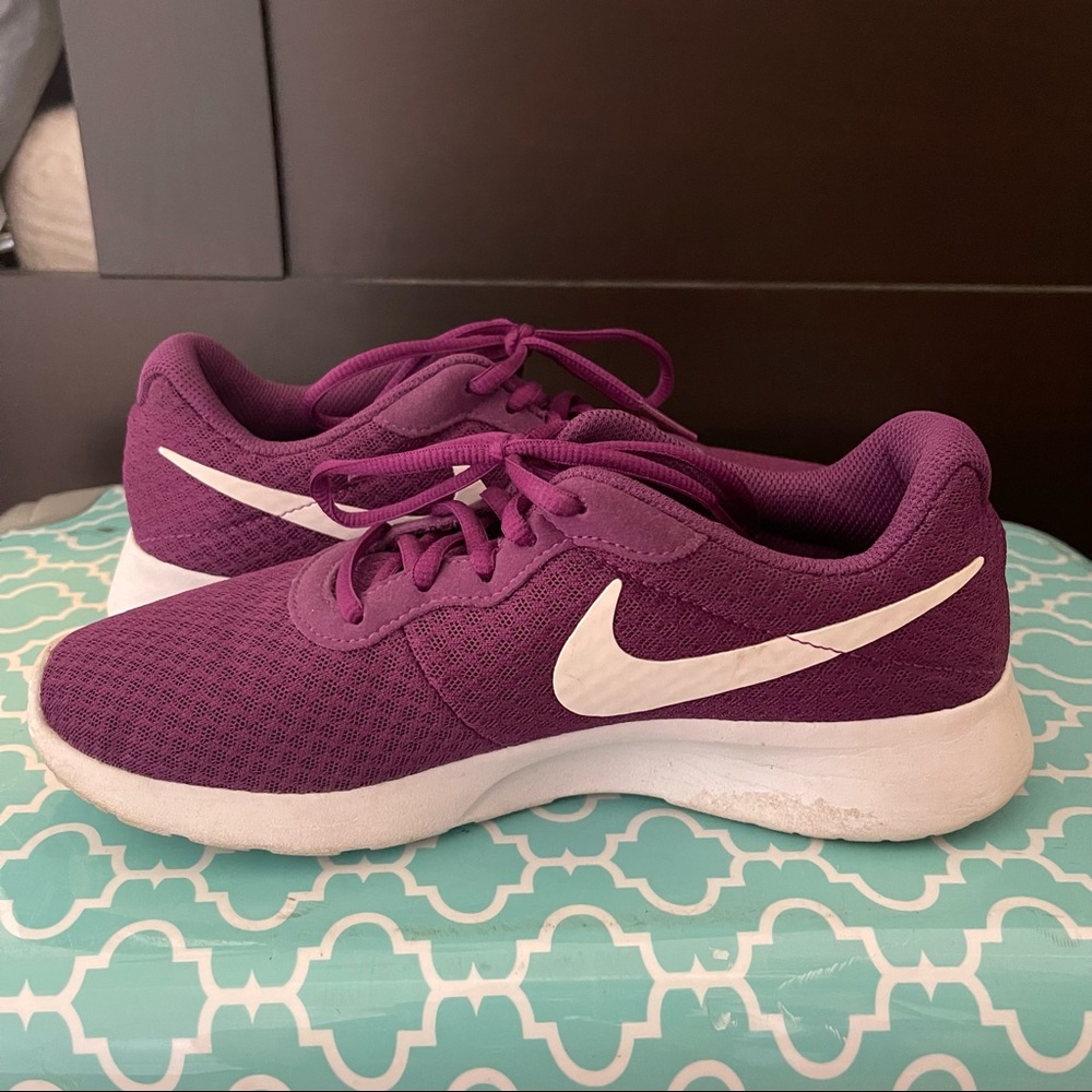 Nike tennis shoes